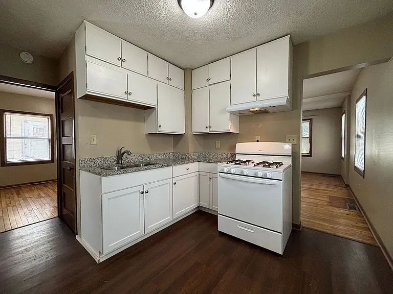1068 Hatch Ave — Photo 3