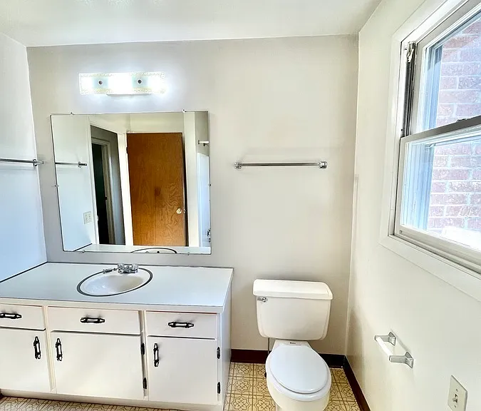Oak Manor Dr — Photo 26
