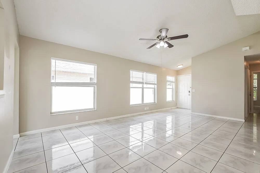 2 bed, 2.0 bath, 1111 sqft, $1,915 — Photo 4