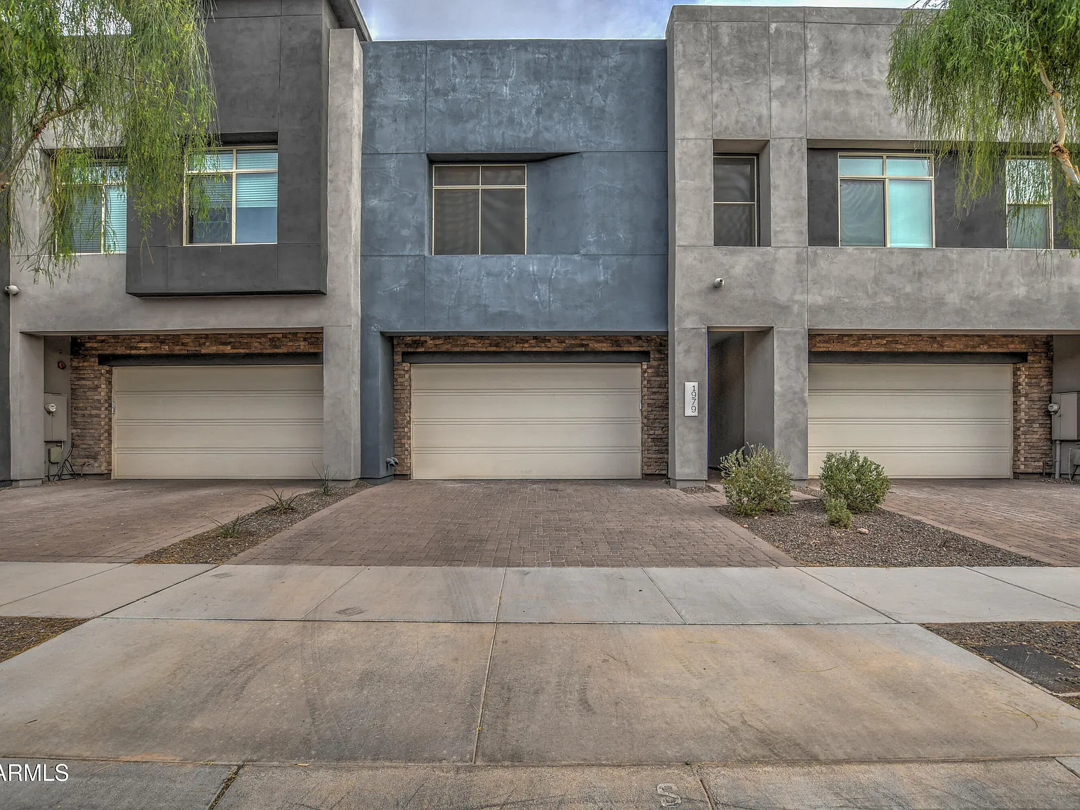 3 bed, 2.5 bath, 2354 sqft, $2,950 — Photo 2