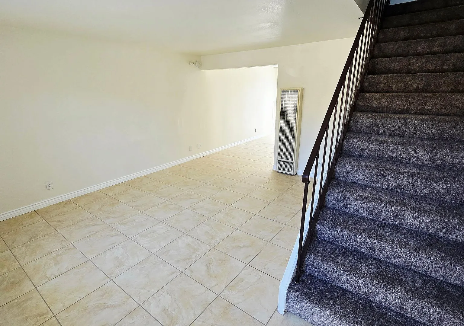 5202 Canoga St — Photo 2