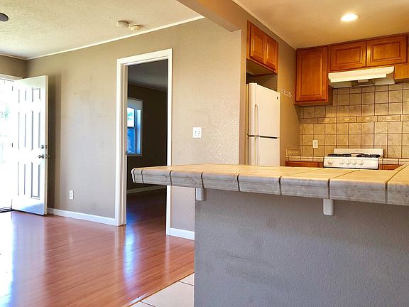 2nd image of 2407 Boxwood St #2411