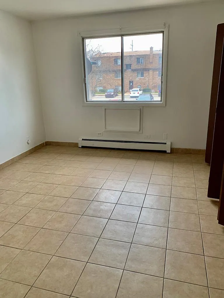 2 bed, 1100 sqft, $1,650 — Photo 3