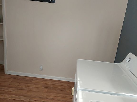 3rd image of 2088 S Skyline Dr