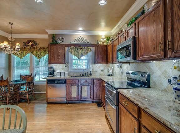 5th image of 1382 Buckingham Cir