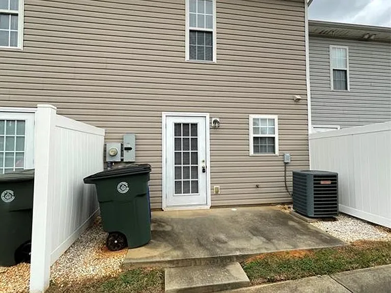 1615 Oak Leaf Dr NW — Photo 29