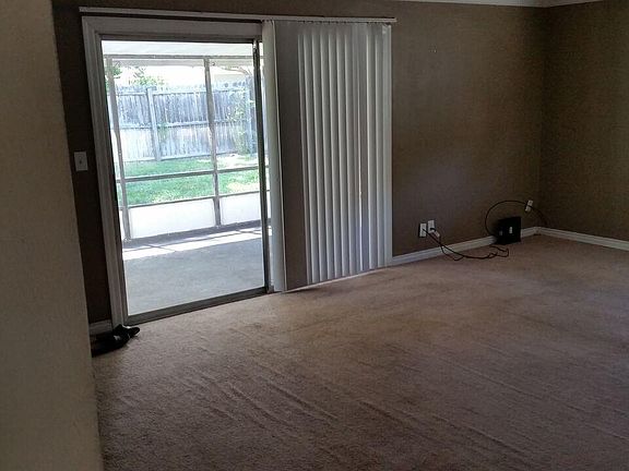 3rd image of 754 E River Oak Dr