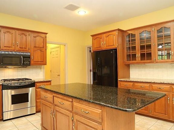 4th image of 2126 Waterford Dr