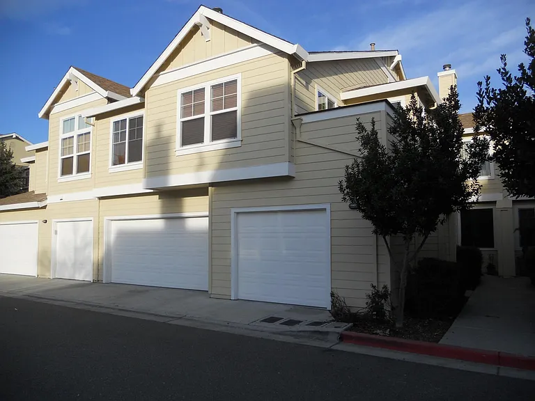 3131 Arcadia Cmn #8 — Photo 2