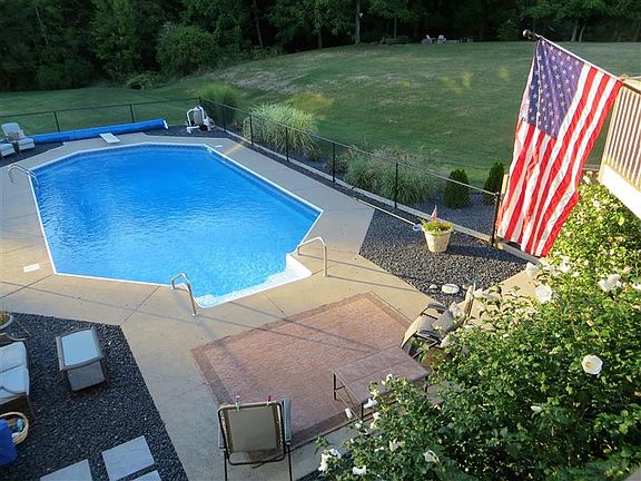 3rd image of 7641 Creekwood Est