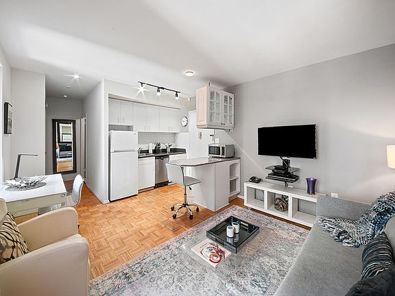 4th image of 150 W 51st St APT 2014