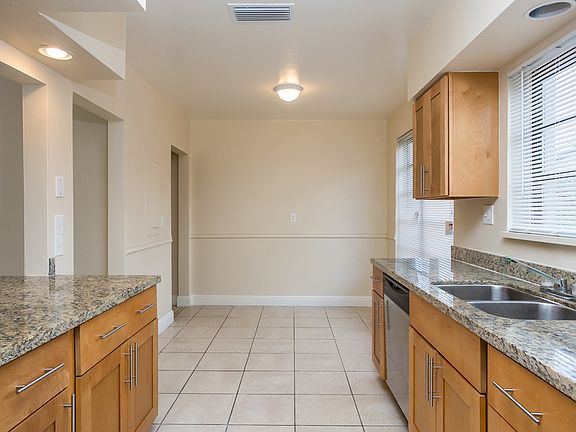 3rd image of 17620 NE 3rd Ct