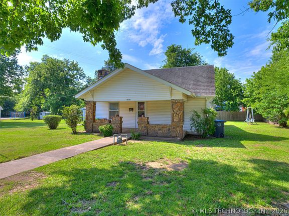 2nd image of 2812 W 37th Pl