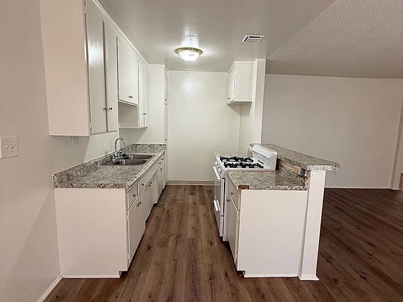 4th image of 1537 Torrance Blvd APT 3