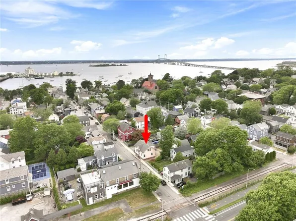 21 Elm St, Newport, RI 02840