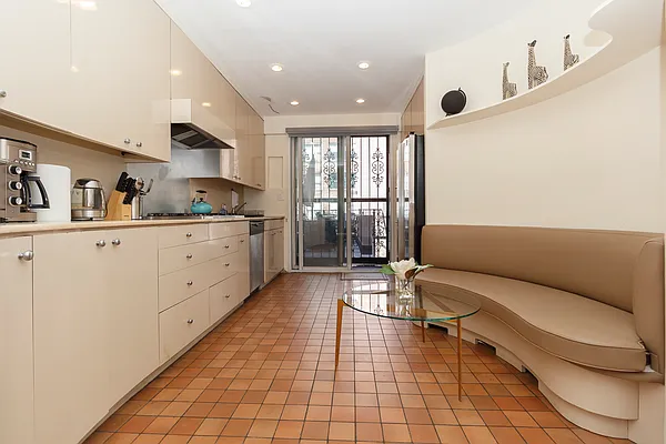 Sold by Leslie J. Garfield | media 10