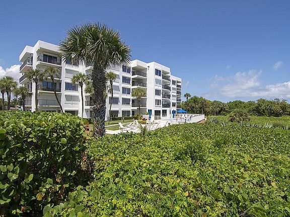 2nd image of 1700 Ocean Dr APT 202