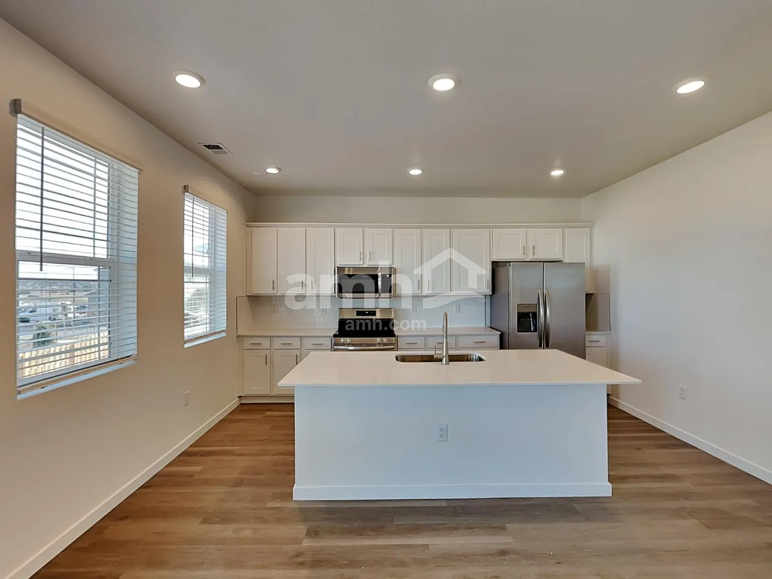 4 bed, 3.5 bath, 2794 sqft, $3,890 — Photo 3
