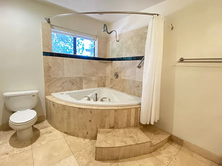2285 Sanborn Dr — Photo 16