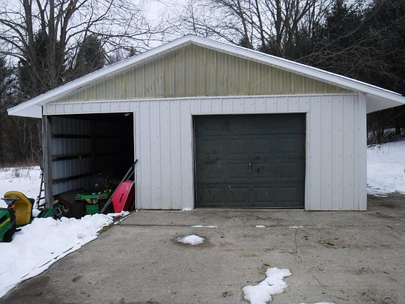 3rd image of 7194 E 72nd St