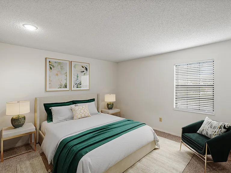 Bristol Pointe Apartments — Photo 17
