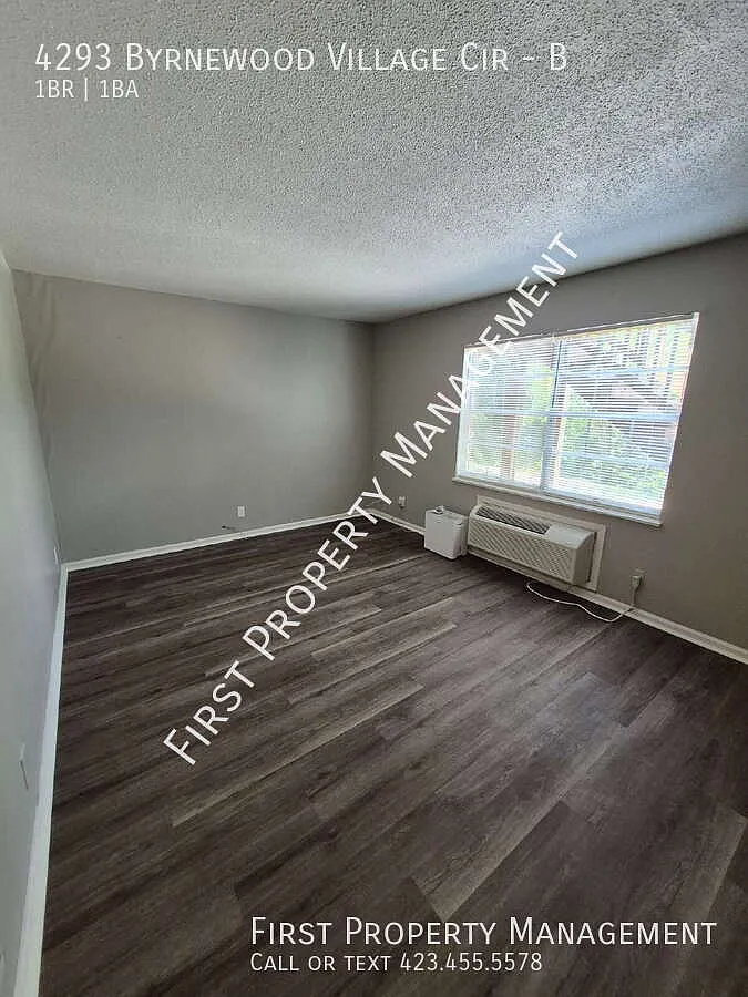 First Floor Level Updated 1 Bed, All New Appliances, New Kitchen Cabinets, Granite Countertops, A... — Photo 3