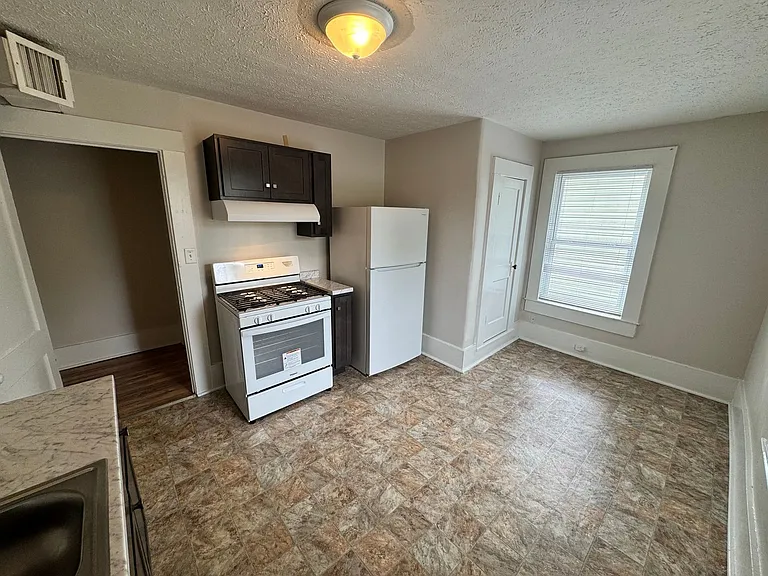 2719 S 4th St — Photo 15