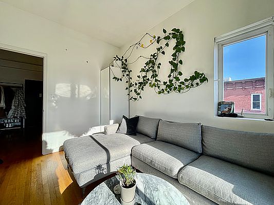 3rd image of 161 Jefferson St APT 4A