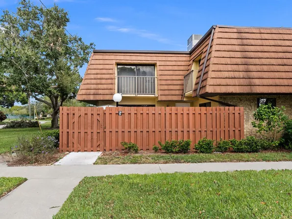 1440 N Lawnwood Circle, Fort Pierce, FL 34950