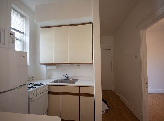 4th image of 3524 N Wilton Ave APT 2