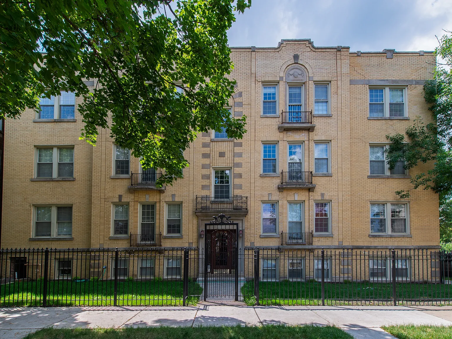 Highpoint Albany Park On Christiana — Photo 1