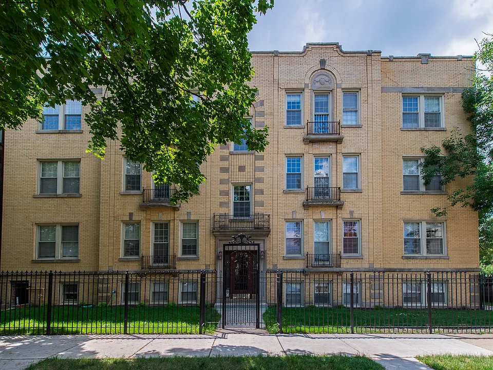 4954 N Christiana Ave