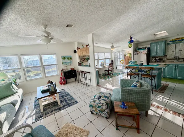 2438 Lakes Of Melbourne Dr, West Melbourne, FL 32904