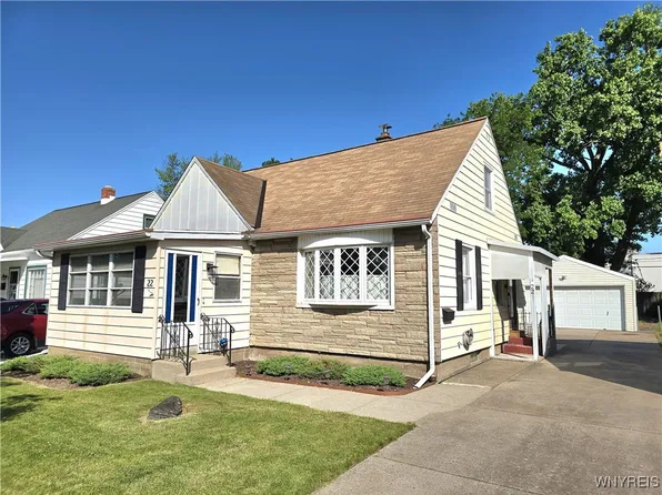 22 Elmview Dr, Tonawanda, NY 14150
