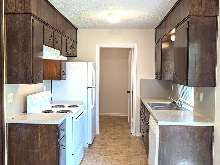 402 Skyline Ave — Photo 9