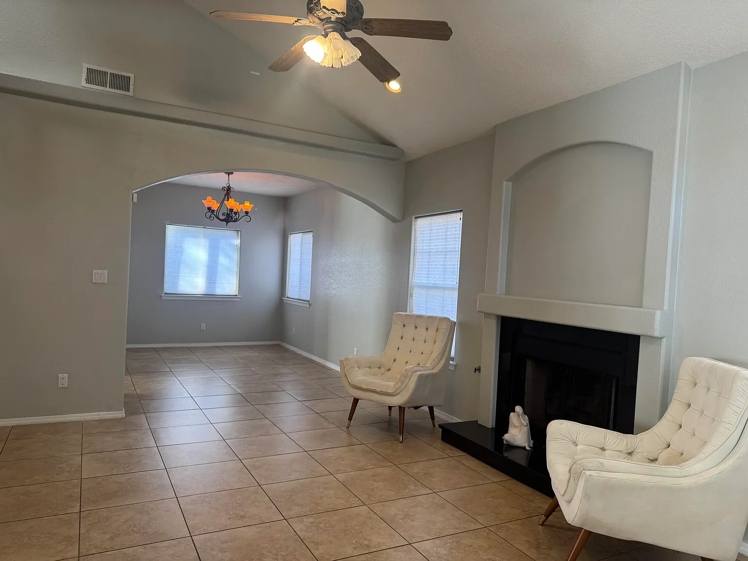 4 bed, 3.0 bath, 2500 sqft, $4,500 — Photo 2
