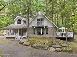 128 Gaskin Dr, Lords Valley, PA 18428