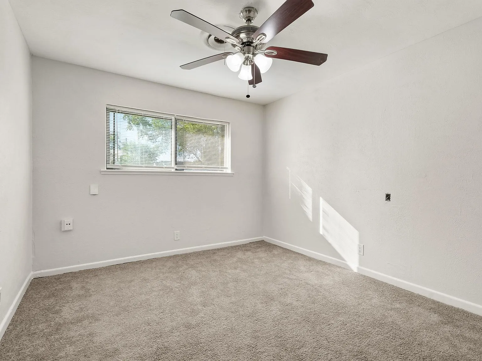 4 bed, 2.0 bath, 1754 sqft, $1,850 — Photo 3
