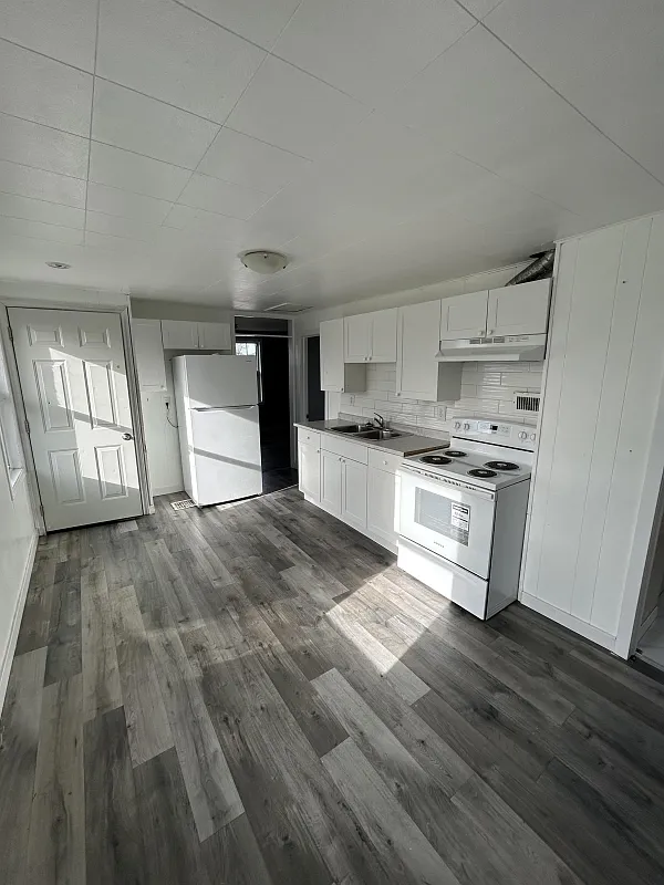 294 Frood Road Greater Sudbury — Photo 2