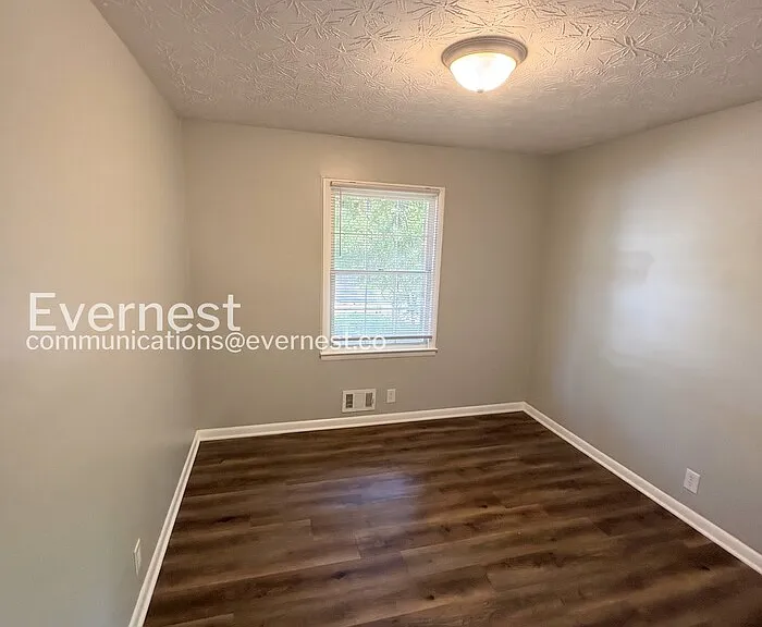 539 Green St — Photo 10