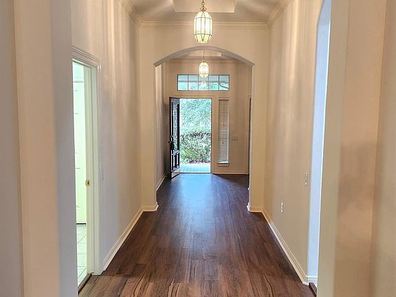 5th image of 43 N Belfair Pl