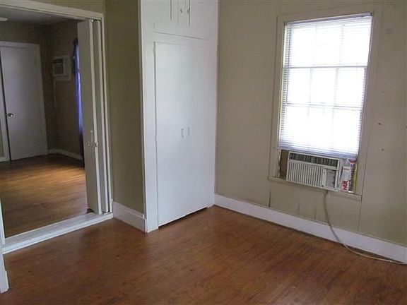 4th image of 375 E Pipkin St