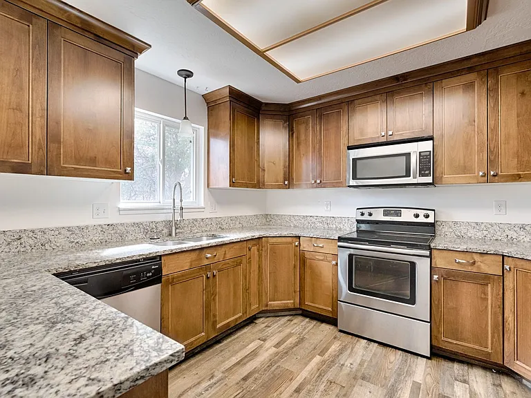 2960 S Apple St — Photo 14