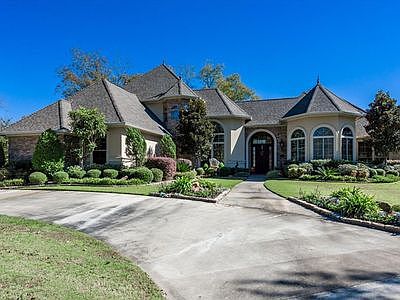 Pond views/front and back