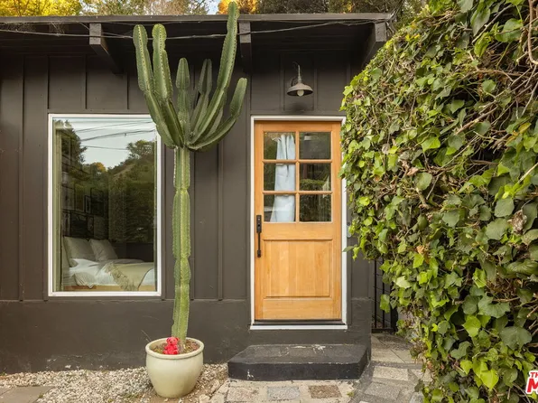 8522 Walnut Dr, Los Angeles, CA 90046
