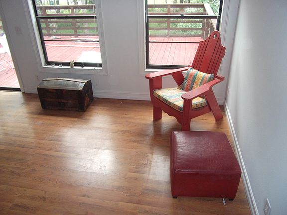 3rd image of 681 10th Ave NE