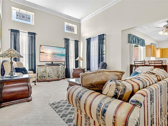 3rd image of 223 Tavestock Loop