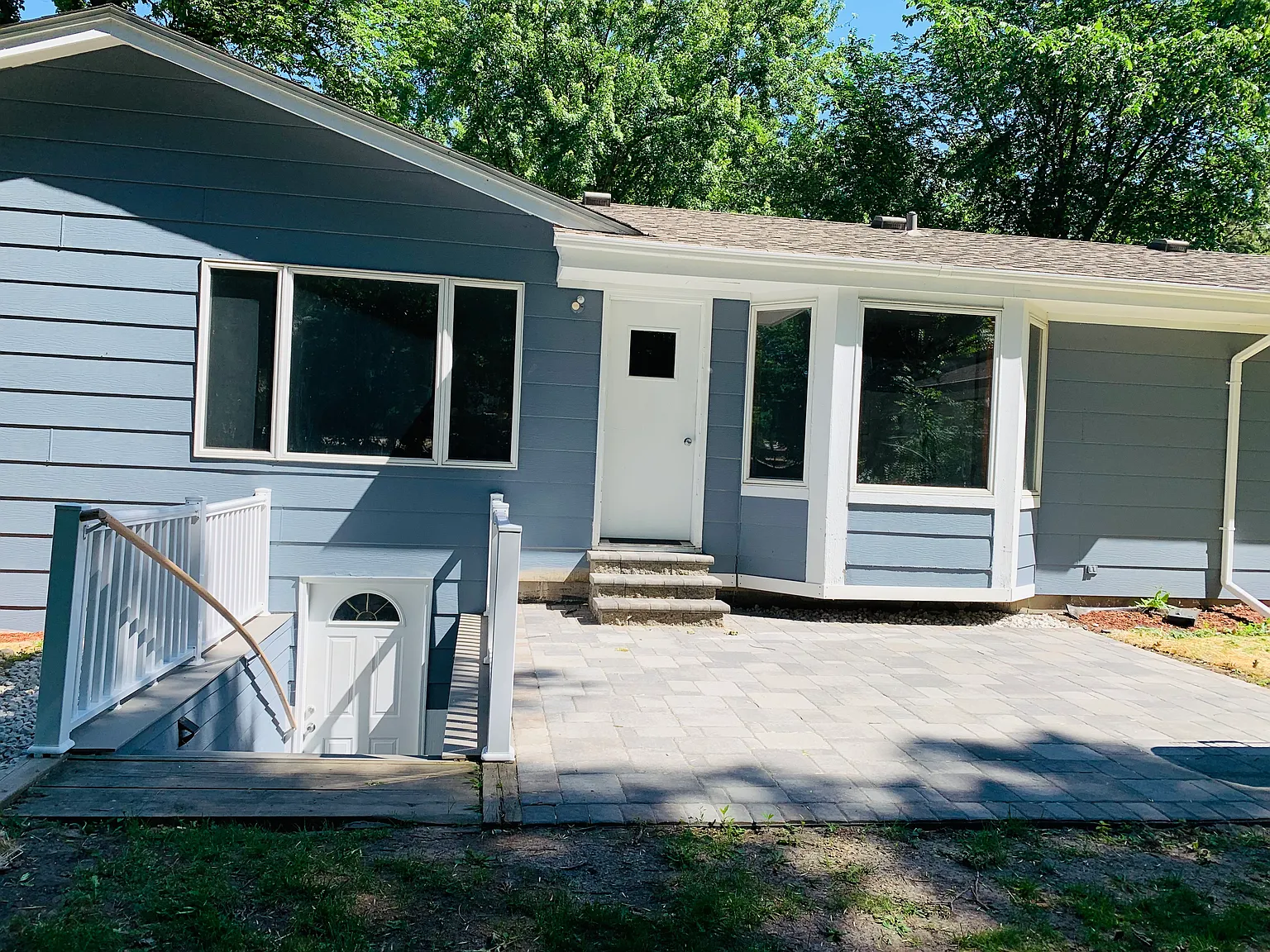 5 bed, 2300 sqft, $2,600 — Photo 4