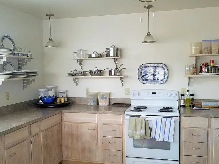 135 W 5th St S #B — Photo 8