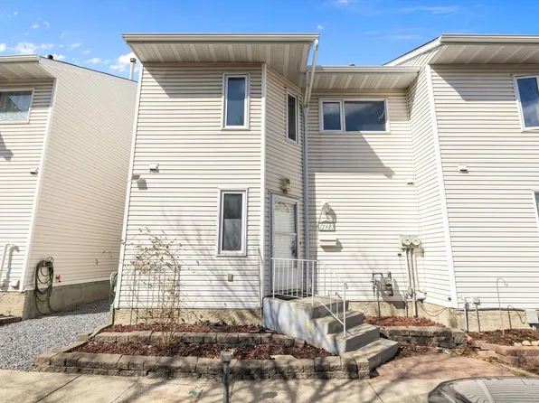 17423 92nd Ave NW, Edmonton, AB T5T 3W6